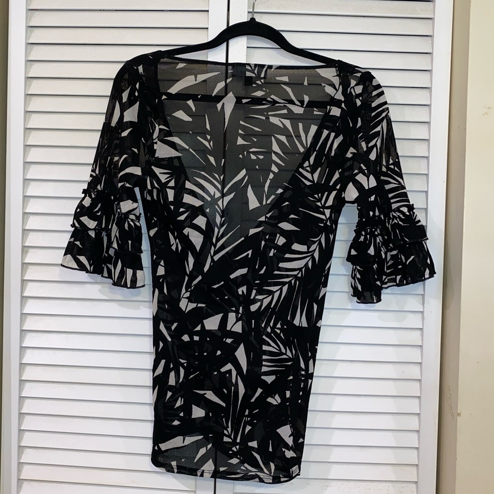 Karen Kane elbow length sleeve blouse - Picture 2 of 6